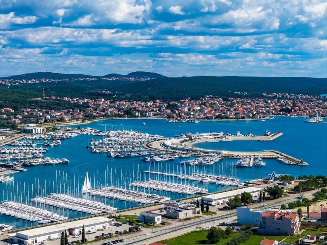 Apartmani Svitlana Sukošan 外观 照片